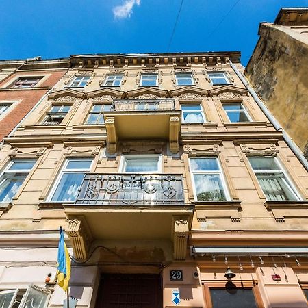Квартира Подобово На Площі Ринок 39 Сам Центр Львова Dış mekan fotoğraf