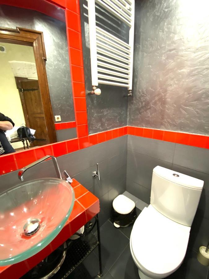 Квартира Подобово На Площі Ринок 39 Сам Центр Львова Dış mekan fotoğraf